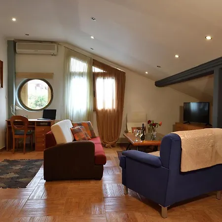 Four Seasons 3* Τρίλοφο