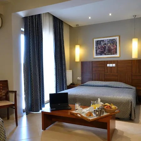 Four Seasons Hotel 3*