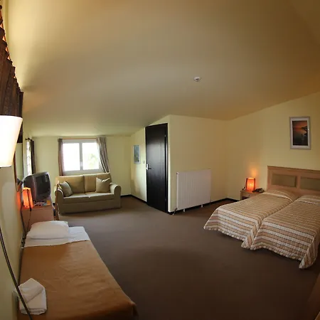 Four Seasons 3* Trílofon