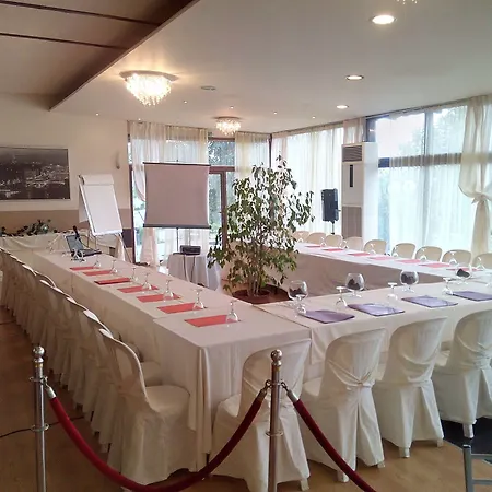 Hotel Four Seasons 3*