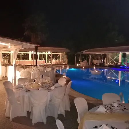 Four Seasons Хотел 3*