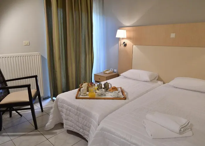 Four Seasons Hotell 3*