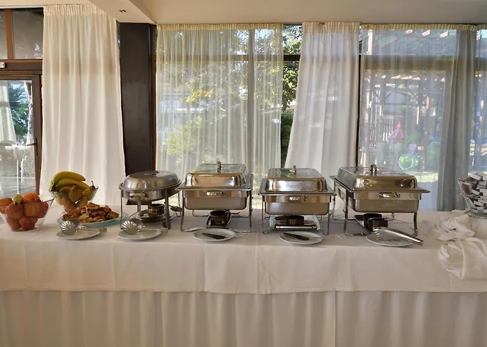 Hotell Four Seasons 3*