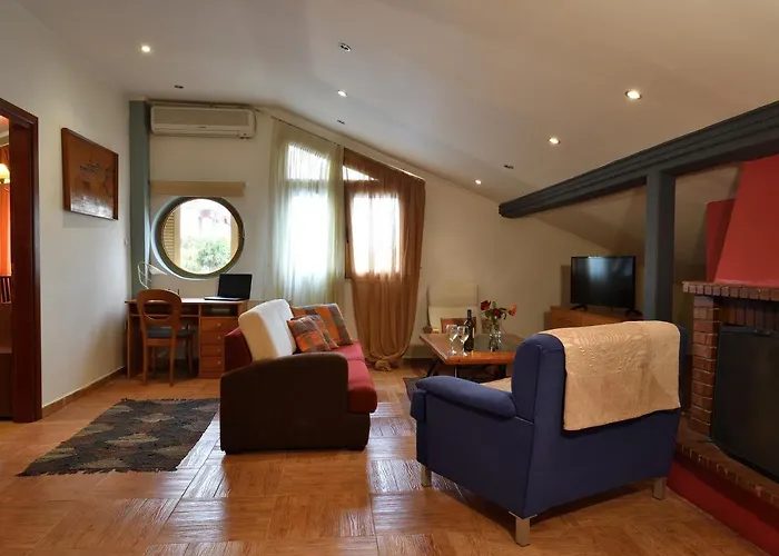 Four Seasons 3* Trílofon