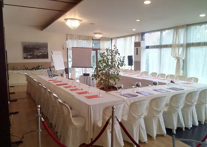 Hotell Four Seasons 3*