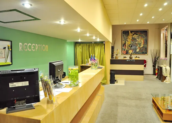 Four Seasons Hotell 3*