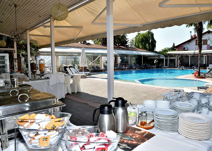 Four Seasons Hotel 3*