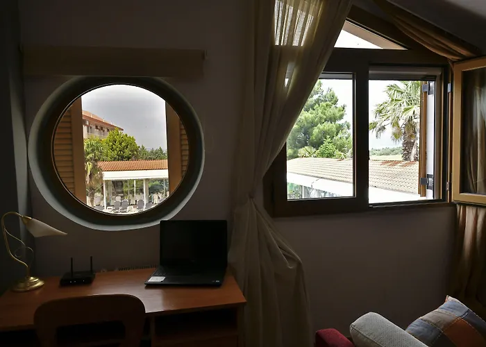 Four Seasons 3* Trílofon