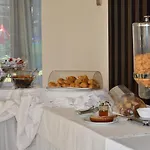 Four Seasons Hotel Trílofon