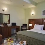 Four Seasons Hotel 3*