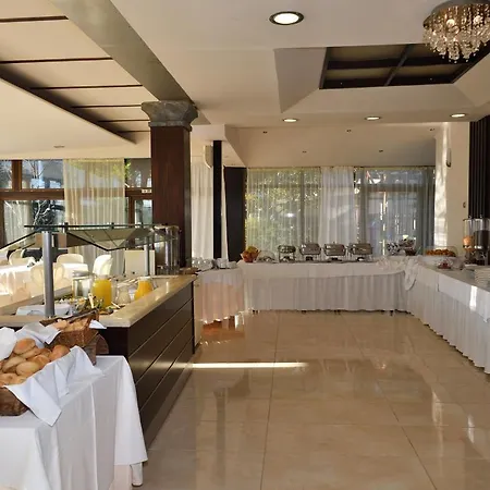 Four Seasons 3* تريلوفون