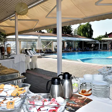 Four Seasons فندق 3*