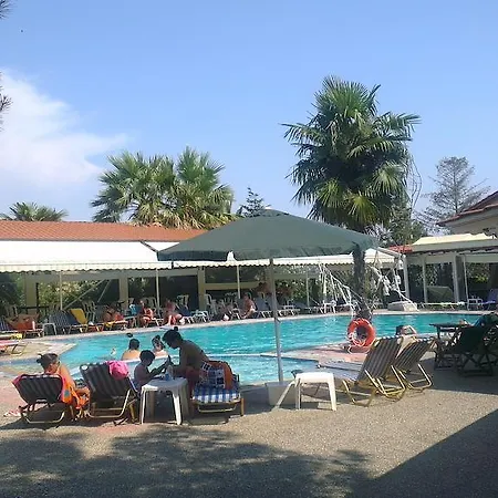 Four Seasons Hotel 3*